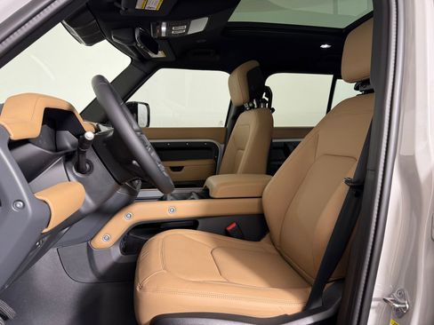 New 2026 Land Rover Defender 130 X-Dynamic SE AWD/4WD image 5