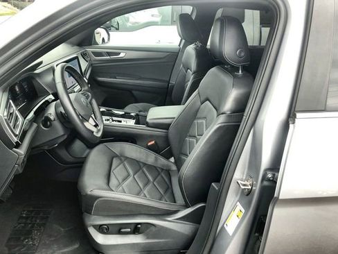 Used 2025 Volkswagen Atlas Cross Sport SE AWD/4WD image 11