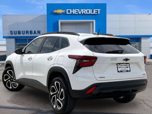 Used 2025 Chevrolet Trax RS w/ Driver Confidence Package FWD image 3