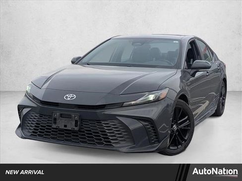 Certified 2025 Toyota Camry SE image 1