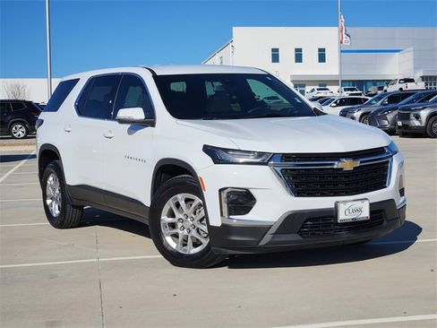 Certified 2022 Chevrolet Traverse LS image 1