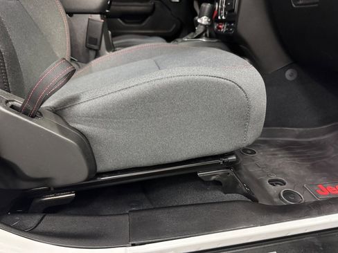 Used 2024 Jeep Wrangler Unlimited Rubicon w/ Convenience Group image 19