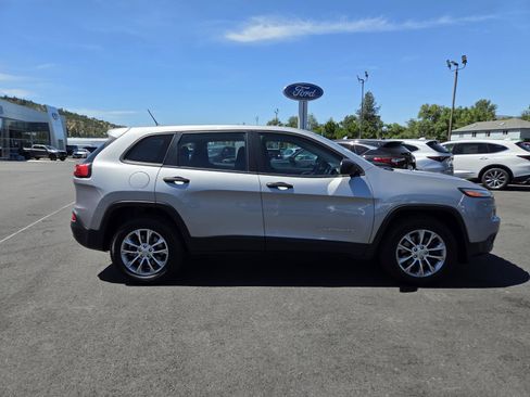 Used 2016 Jeep Cherokee Sport AWD/4WD image 4