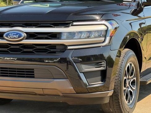 Used 2024 Ford Expedition Max XLT image 11