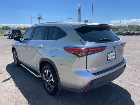 Used 2023 Toyota Highlander XLE image 8