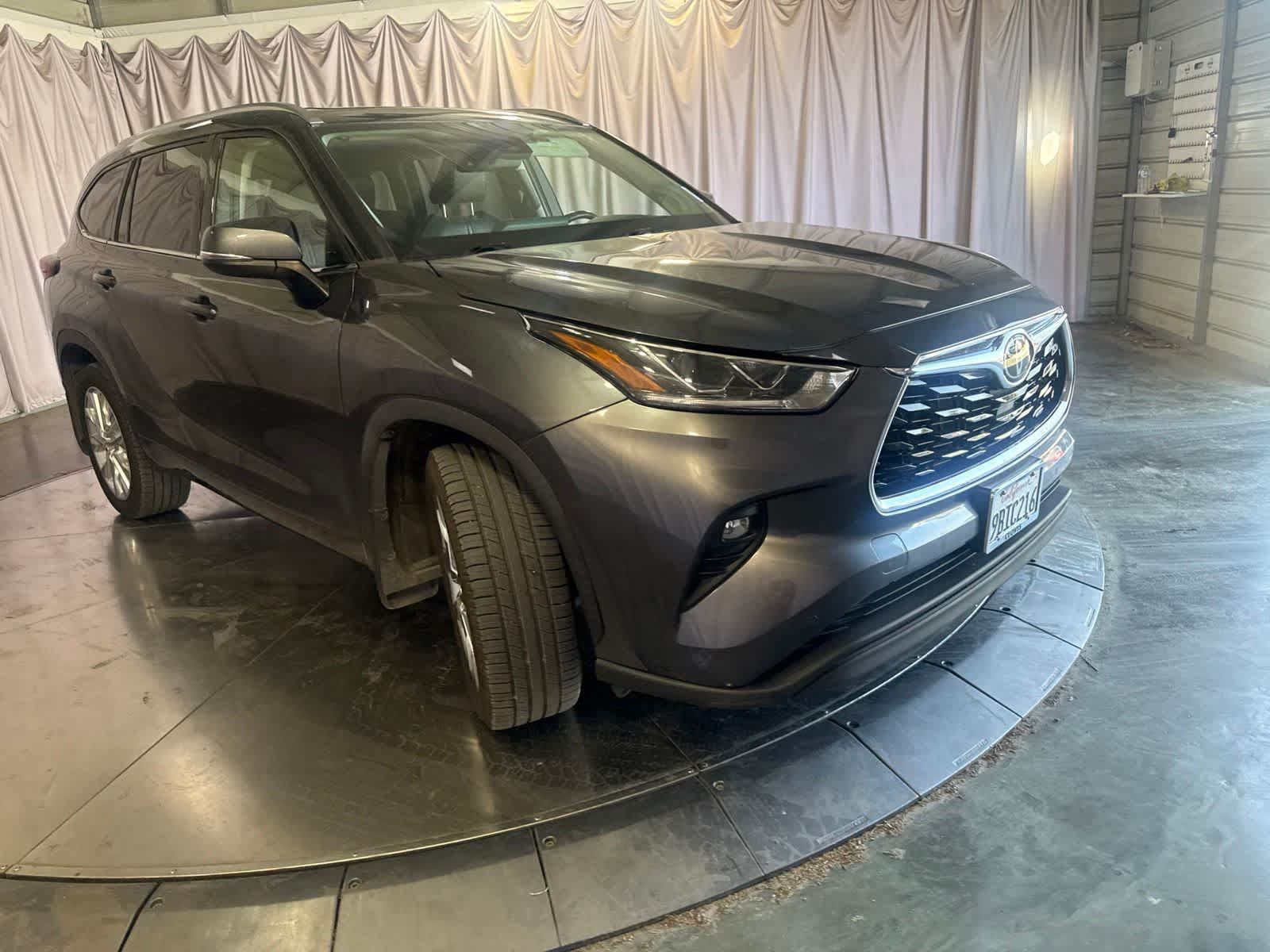 Used 2020 Toyota Highlander Limited AWD/4WD image 3