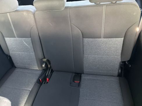 Used 2025 GMC Acadia Elevation image 28