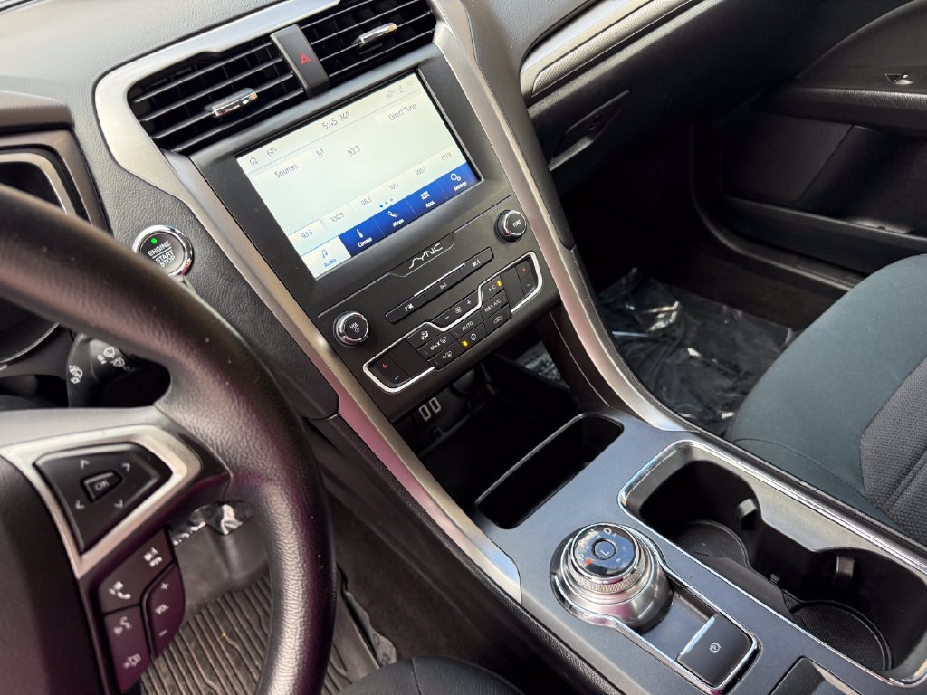 Used 2020 Ford Fusion SE FWD image 15