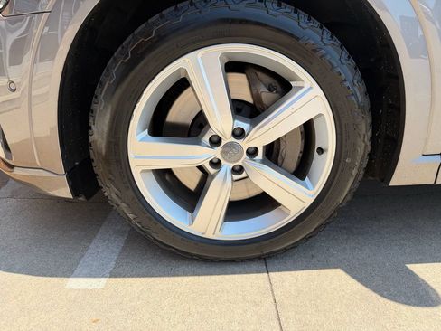 Used 2019 Audi e-tron Prestige w/ Prestige Package AWD/4WD image 49