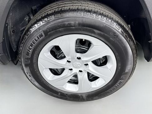 Certified 2025 Toyota RAV4 LE FWD image 31