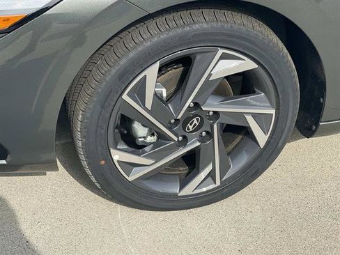 New 2026 Hyundai Elantra Limited FWD image 30
