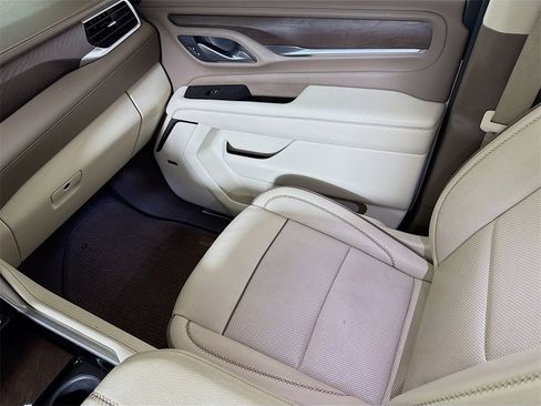 Used 2021 GMC Yukon Denali w/ Denali Premium Package image 23