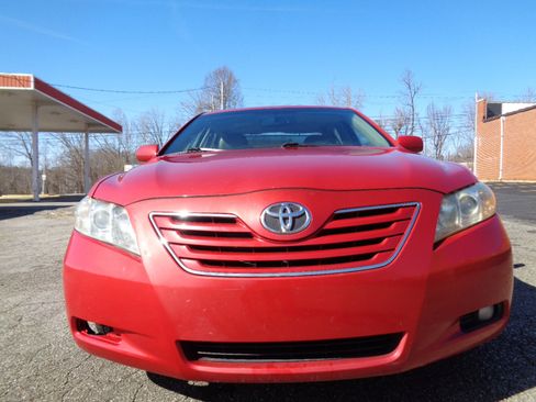Used 2009 Toyota Camry XLE image 2