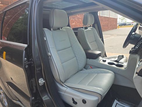 Used 2019 Jeep Grand Cherokee Summit AWD/4WD image 12