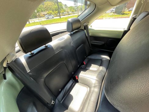 Used 2008 Volkswagen Beetle S FWD image 19