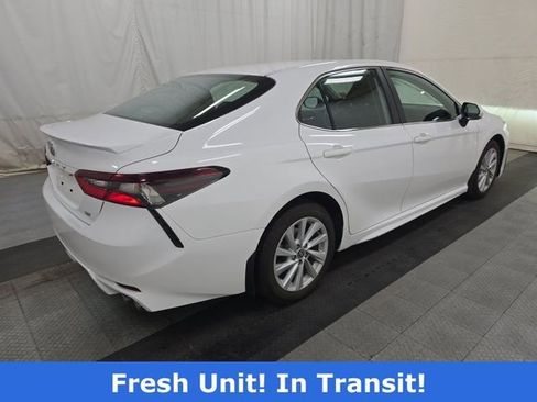Used 2023 Toyota Camry SE FWD image 2