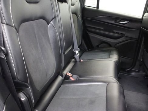 Used 2025 Jeep Grand Cherokee Altitude AWD/4WD image 19