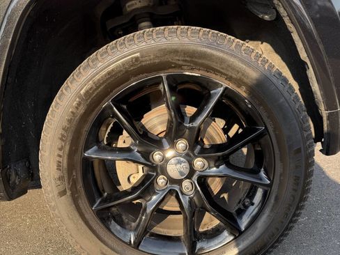 Used 2016 Jeep Grand Cherokee Overland image 9