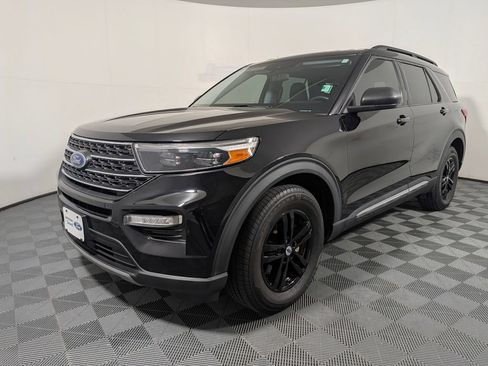 Certified 2022 Ford Explorer XLT w/ Equipment Group 202A RWD image 4