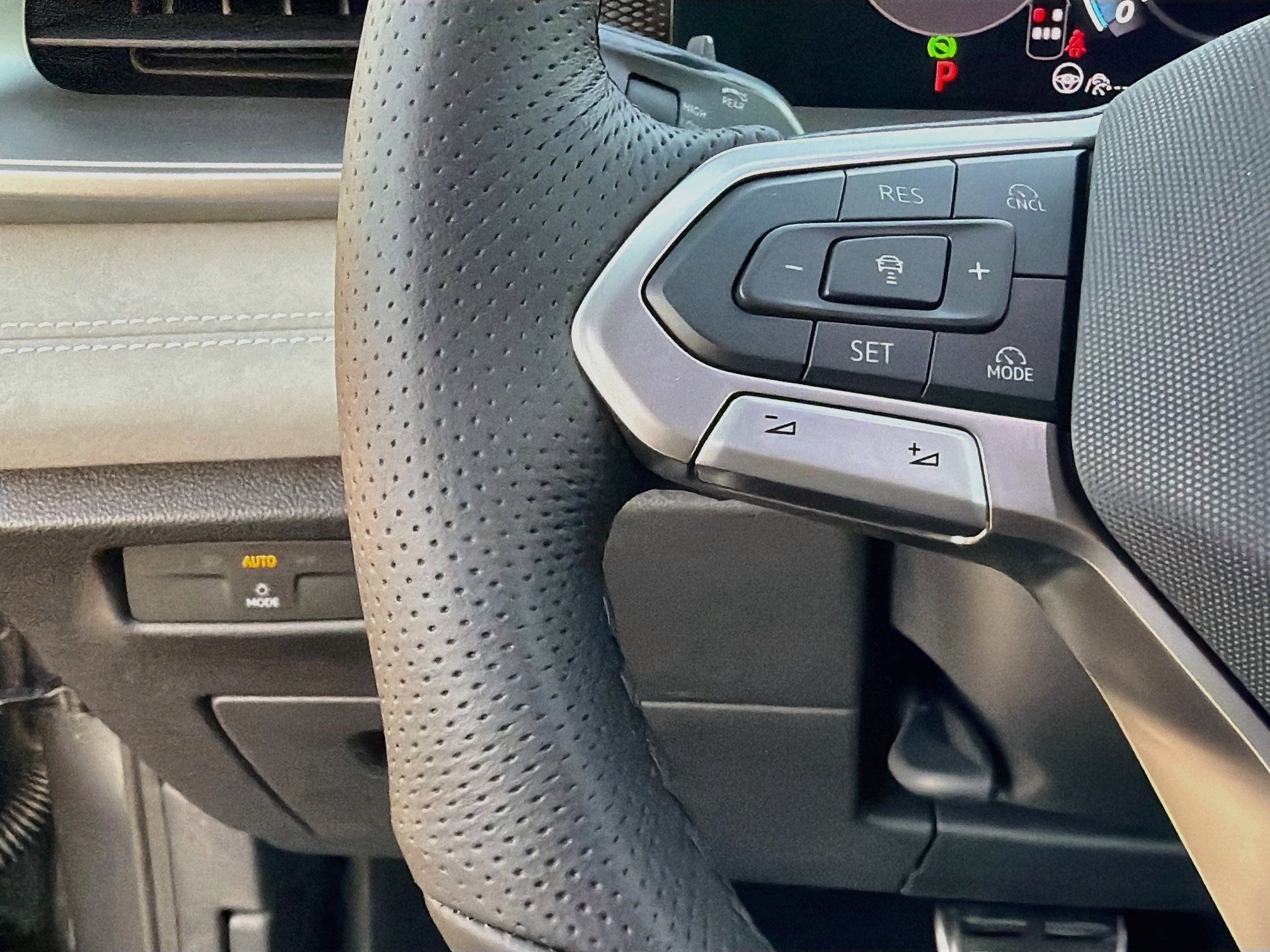 Certified 2026 Volkswagen Tiguan SE R-Line FWD image 38