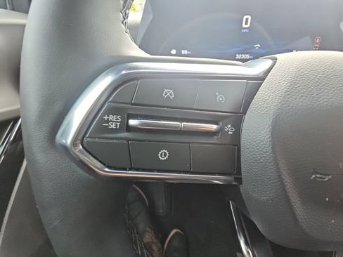 Used 2026 Chevrolet Equinox LT FWD image 30