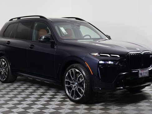 Used 2025 BMW X7 M60i AWD/4WD image 3