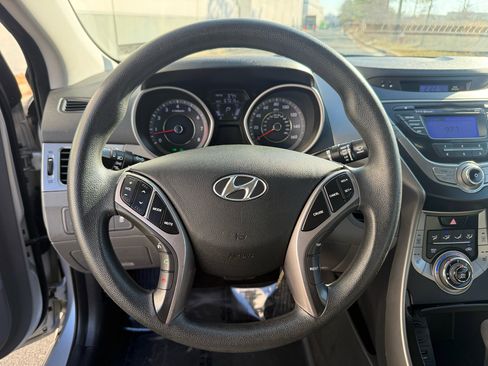 Used 2013 Hyundai Elantra GLS w/ Preferred Pkg image 28