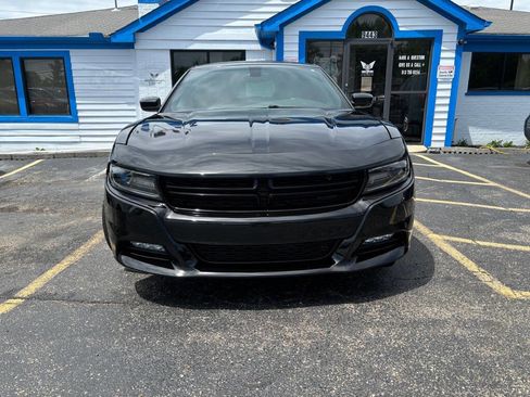 Used 2016 Dodge Charger SXT AWD/4WD image 2