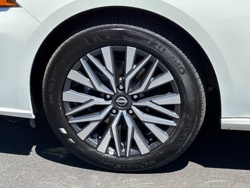 Used 2025 Nissan Altima 2.5 SV AWD/4WD image 42