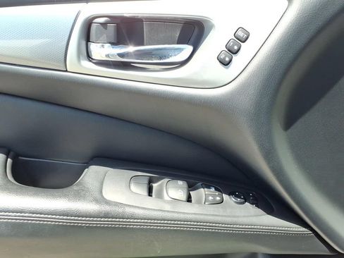 Used 2020 Nissan Pathfinder SL FWD image 37