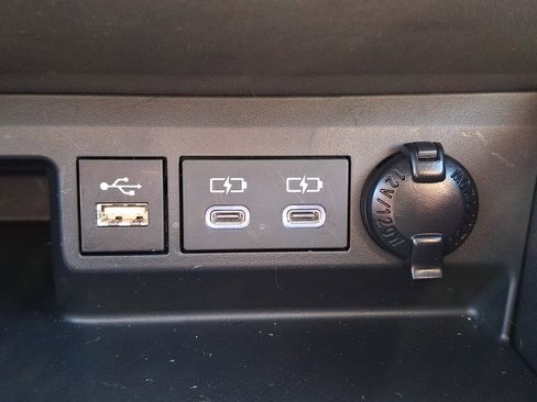 Used 2025 Toyota Highlander XLE image 25