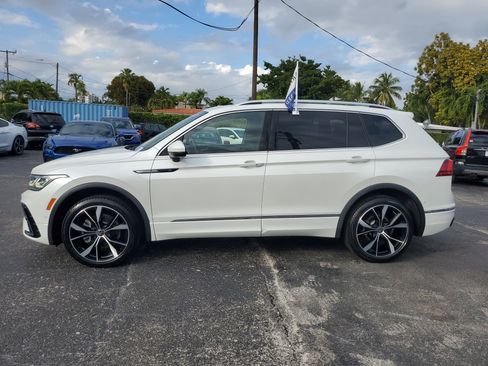 Certified 2022 Volkswagen Tiguan SEL R-Line image 2