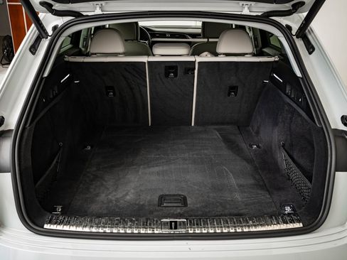 Used 2021 Audi e-tron Premium w/ Convenience Plus Package image 18