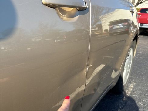 Used 2010 Toyota Camry LE image 5