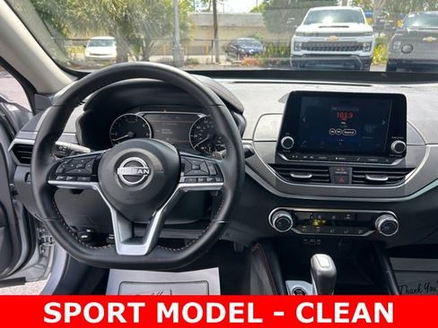 Used 2025 Nissan Altima 2.5 SR FWD image 17