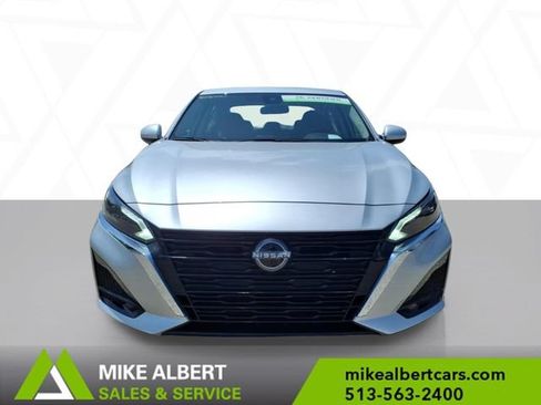 Used 2023 Nissan Altima 2.5 SV FWD image 2