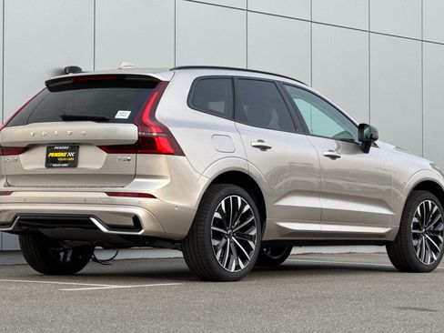 New 2026 Volvo XC60 T8 Ultra w/ Protection Package Premier AWD/4WD image 5