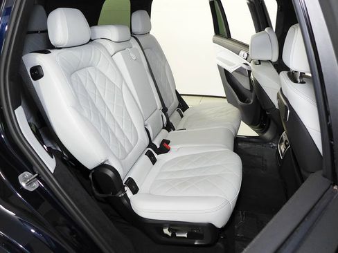 Used 2024 BMW X7 xDrive40i w/ M Sport Package AWD/4WD image 20
