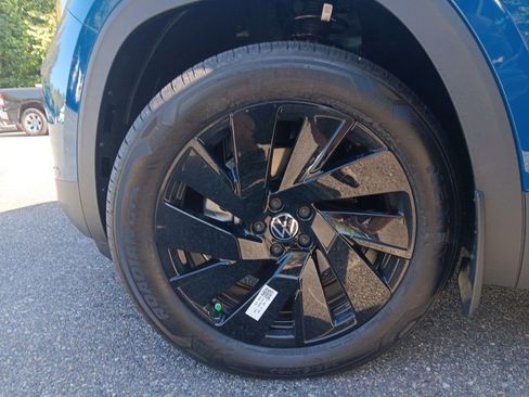 Used 2025 Volkswagen Atlas Cross Sport SE w/ Panoramic Sunroof Package image 27