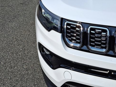 Certified 2025 Jeep Compass Limited AWD/4WD image 39