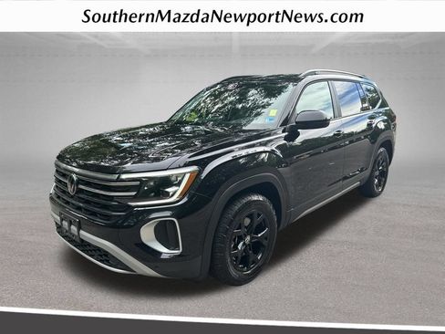 Used 2024 Volkswagen Atlas Peak Edition SE AWD/4WD image 1