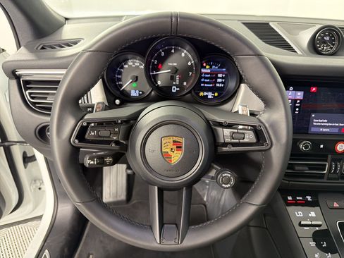 Certified 2026 Porsche Macan AWD/4WD image 18