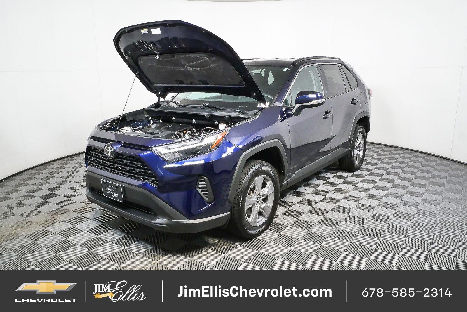 Used 2024 Toyota RAV4 XLE FWD image 32