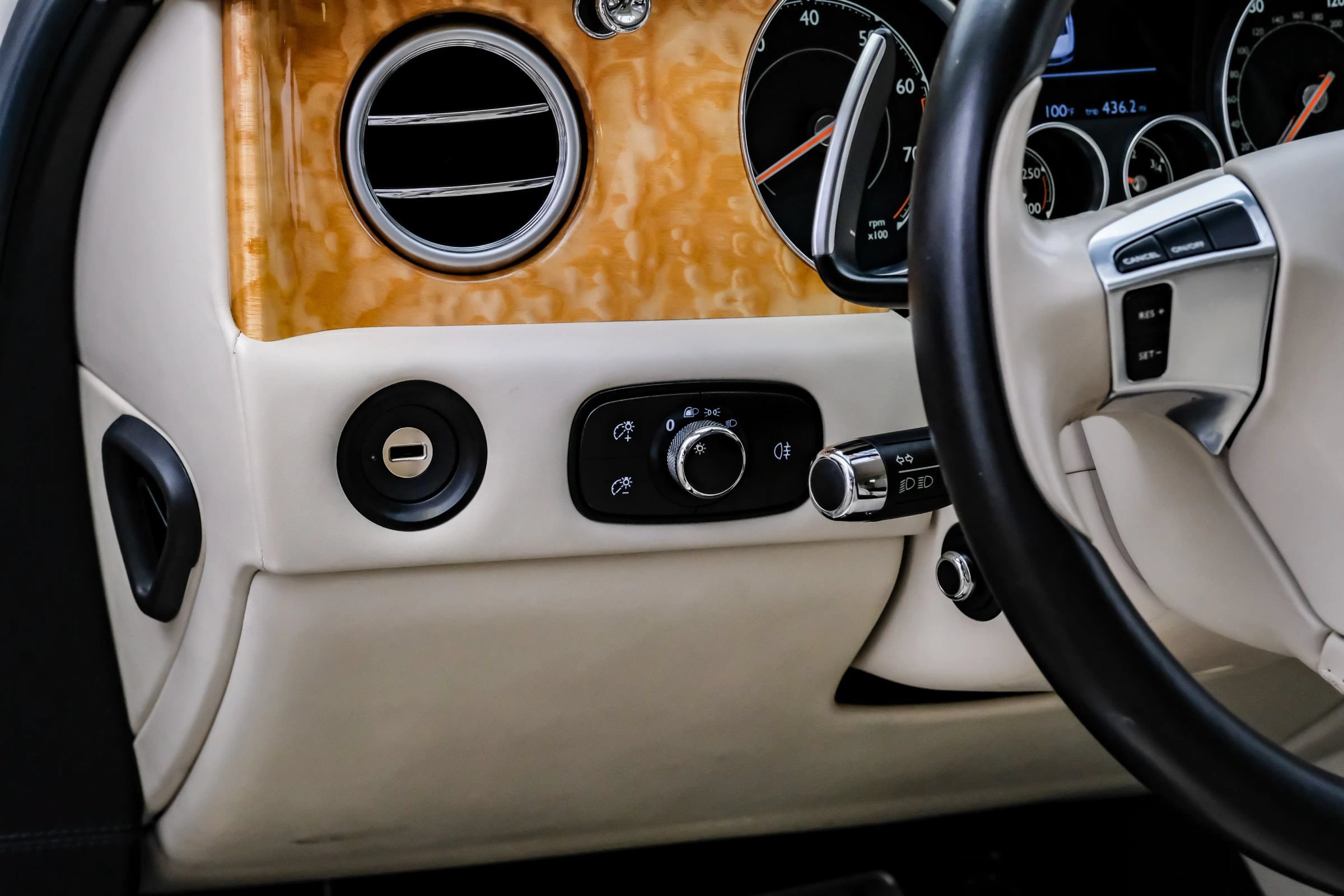 Used 2016 Bentley Flying Spur W12 AWD/4WD image 26