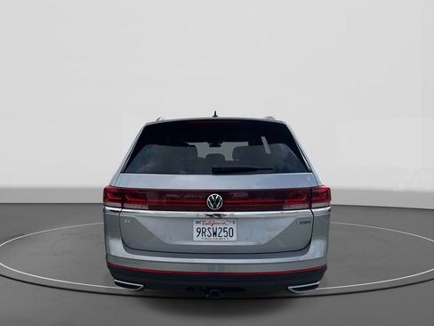 Used 2025 Volkswagen Atlas SE AWD/4WD image 6