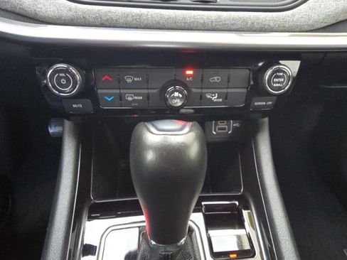 Used 2024 Jeep Compass Latitude AWD/4WD image 16