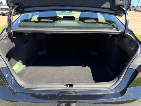 Used 2025 Toyota Camry LE image 7