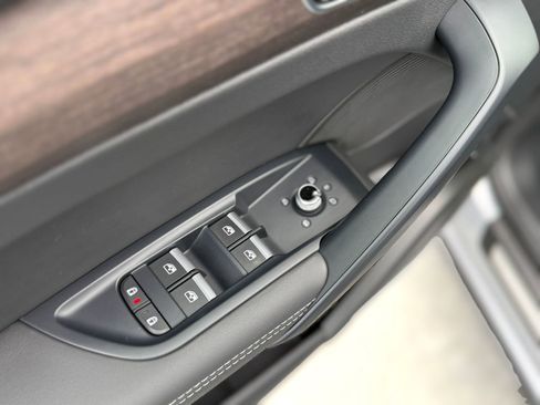 Used 2025 Audi Q5 e Premium Plus w/ Premium Plus Package image 22