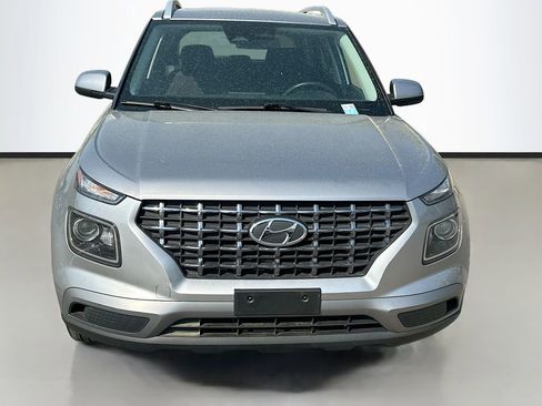 Used 2023 Hyundai Venue SEL FWD image 2
