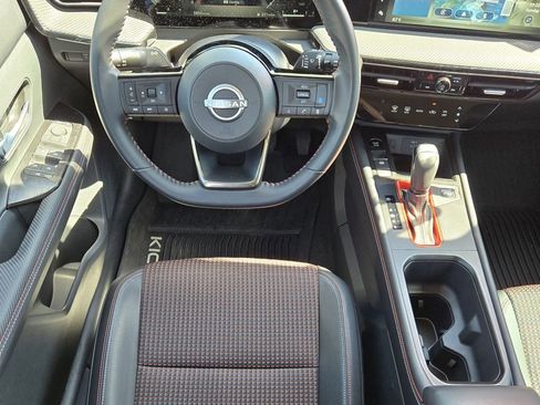 Used 2025 Nissan Kicks SR w/ Illumination Package image 15
